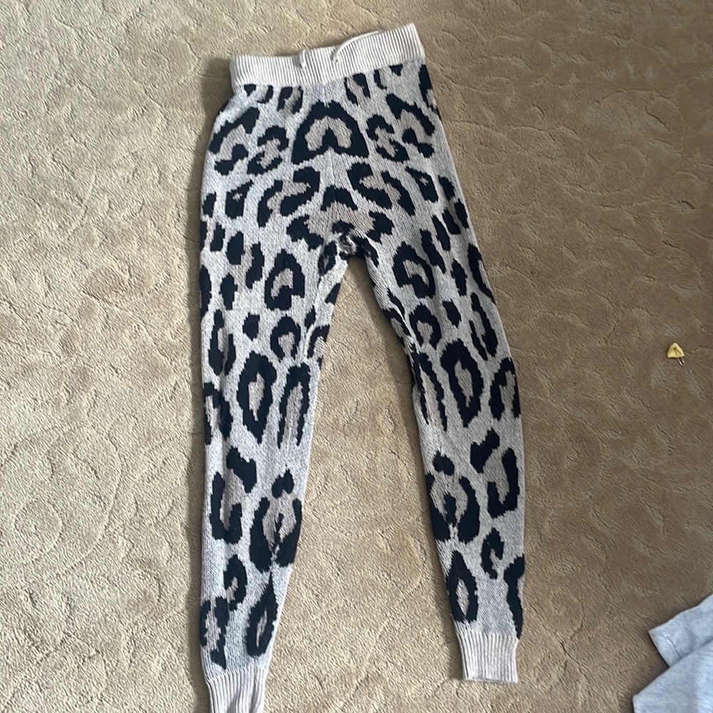 Okivaceous cheetah knit joggers